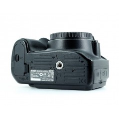 Nikon D3200 D-SLR fényképezőgép, kevés expóval, tökéletes állapotban.